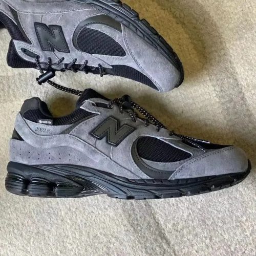New Balance NB 2002R Gore-Tex Chunky Sneakers Gray and Black