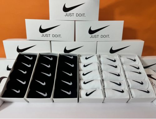 Nike Everyday Cushion Crew Socks Cotton Sporty Socks Black and White
