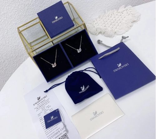 Swarovski Iconic Swan elegant necklace set Silver