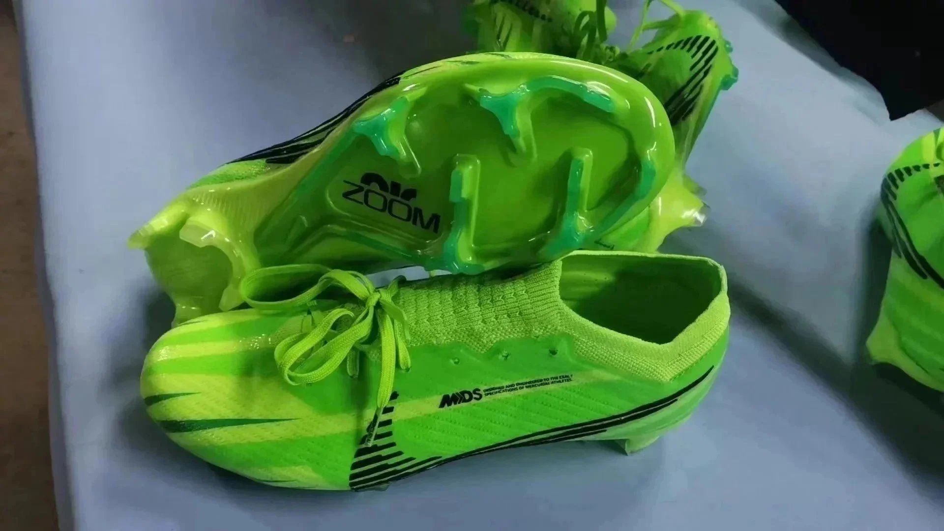 32 32