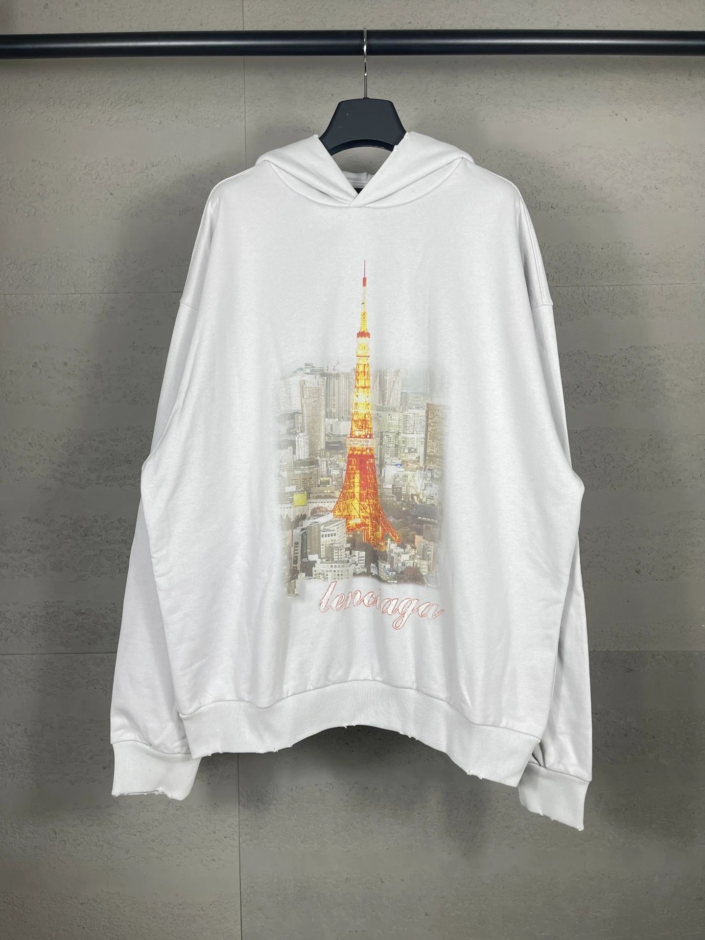 灰白色 灰白色