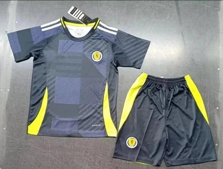 24–25 Scotland at home 24–25 Scotland at home