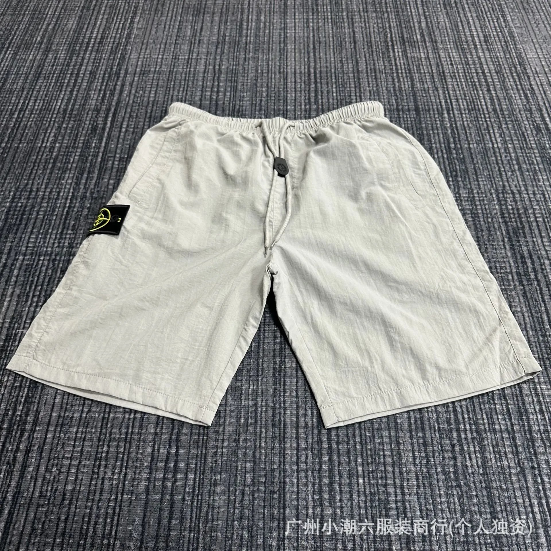 浅灰色 浅灰色