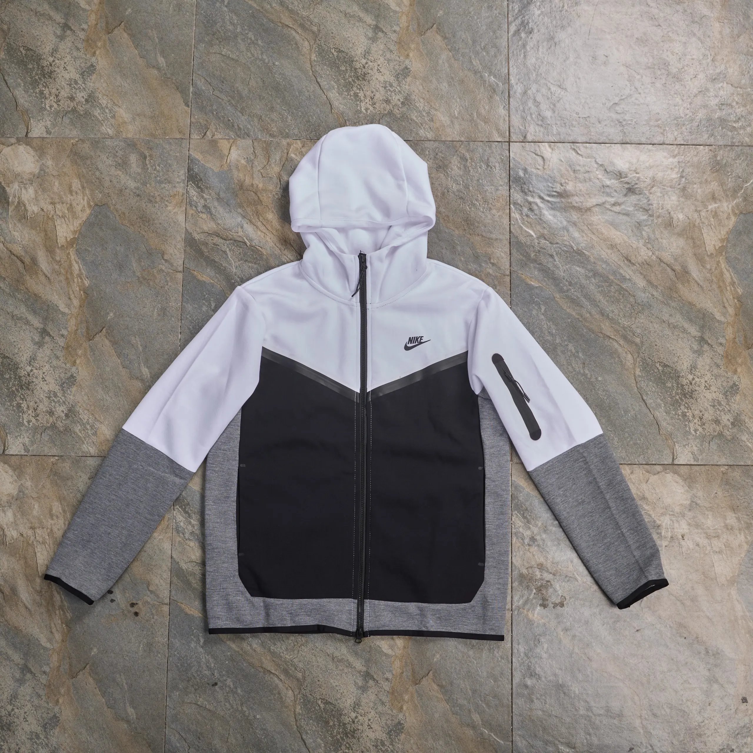 白拼黑色上衣 白拼黑色上衣