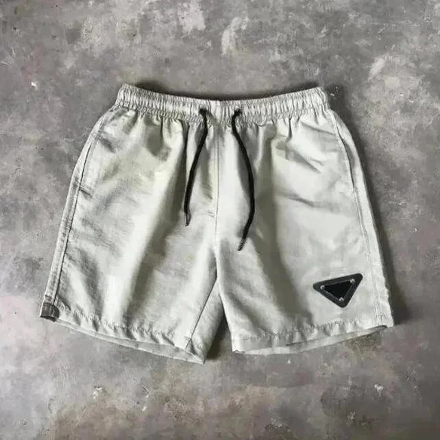 灰色