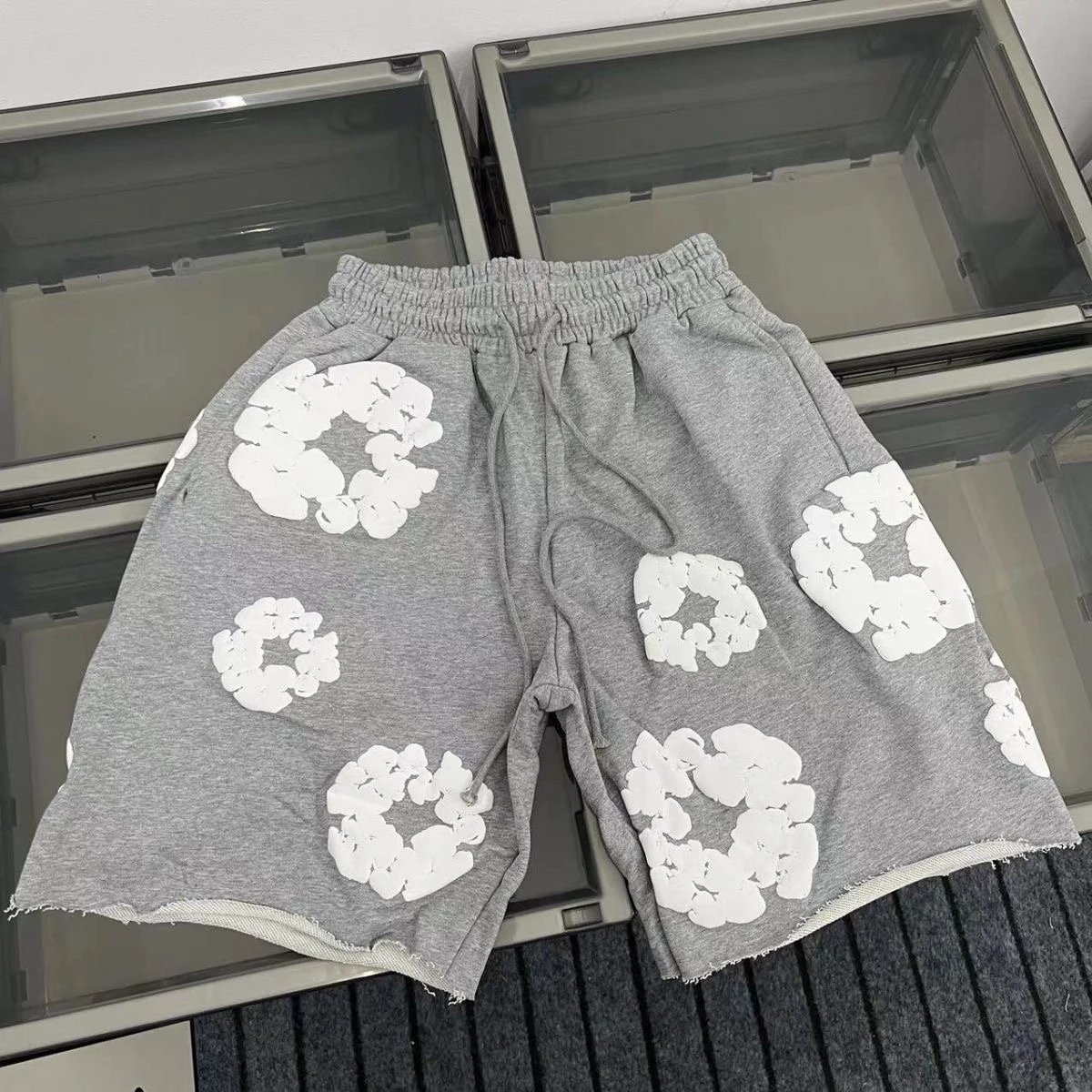 灰色短裤