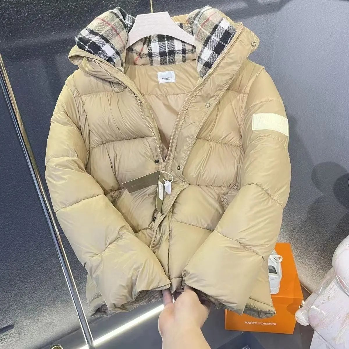 卡其色 BURBERRY羽绒服