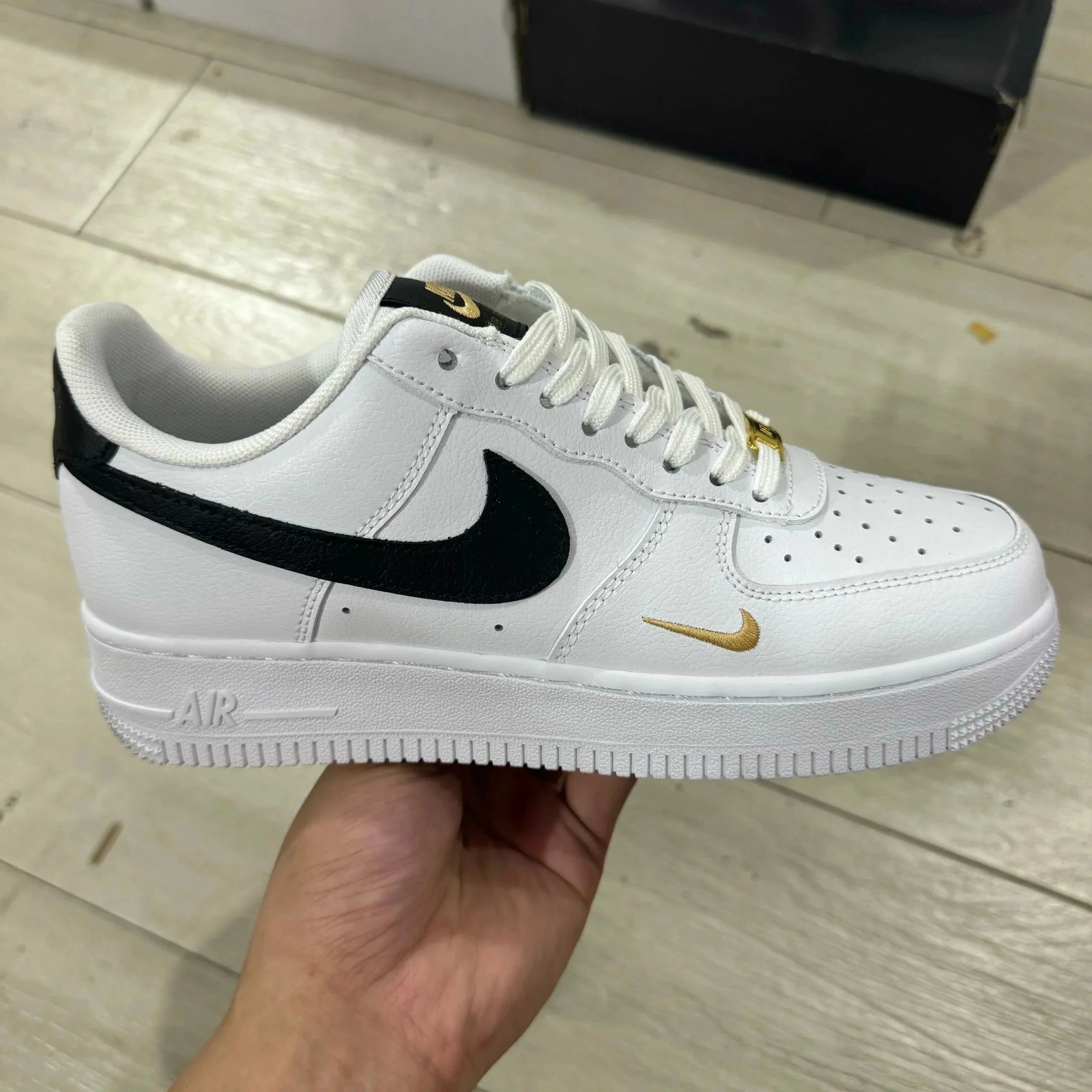 黑白红钩