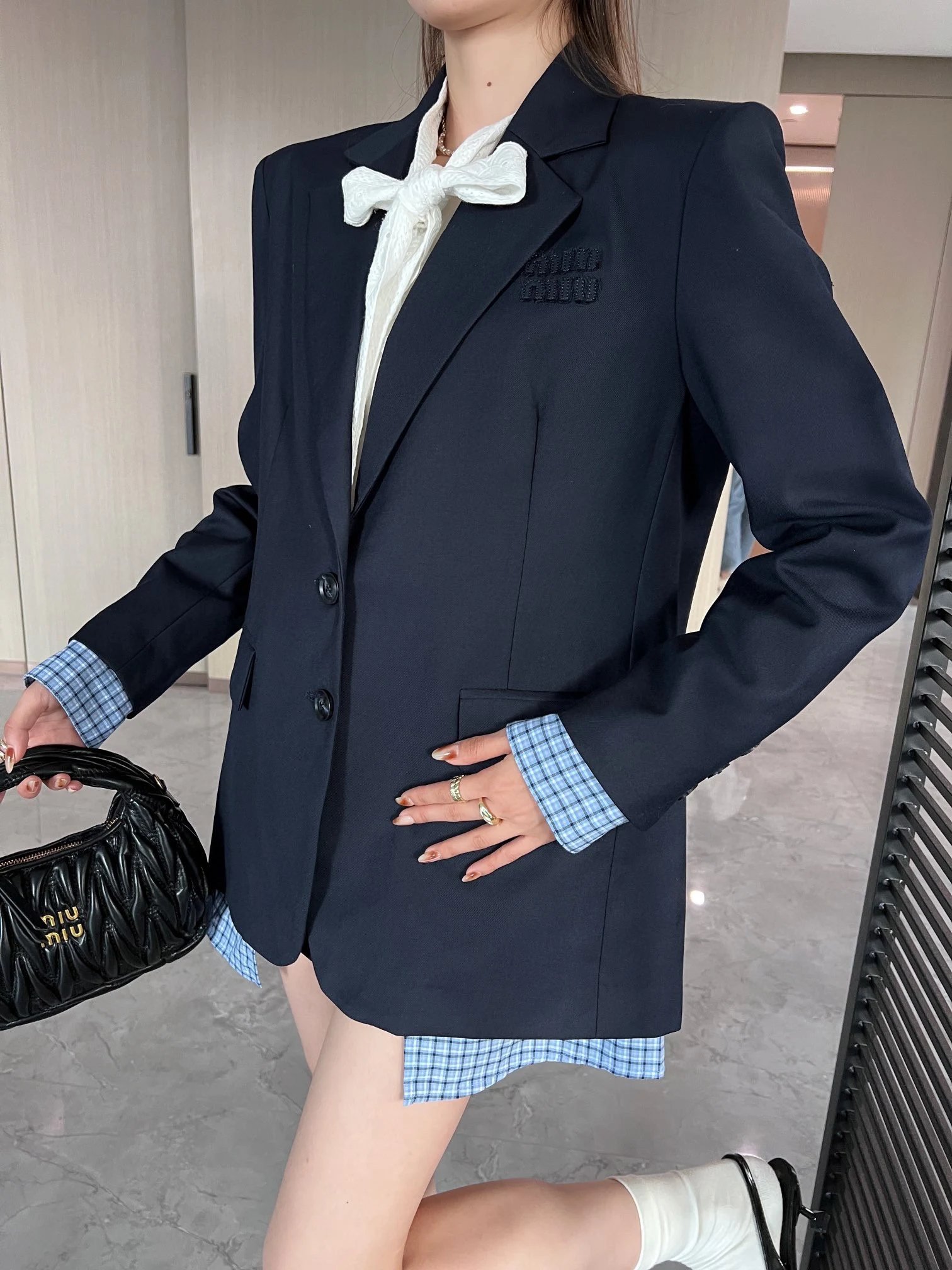蓝色