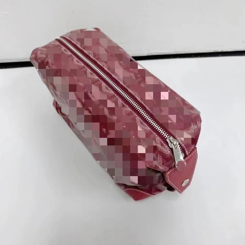 酒红色