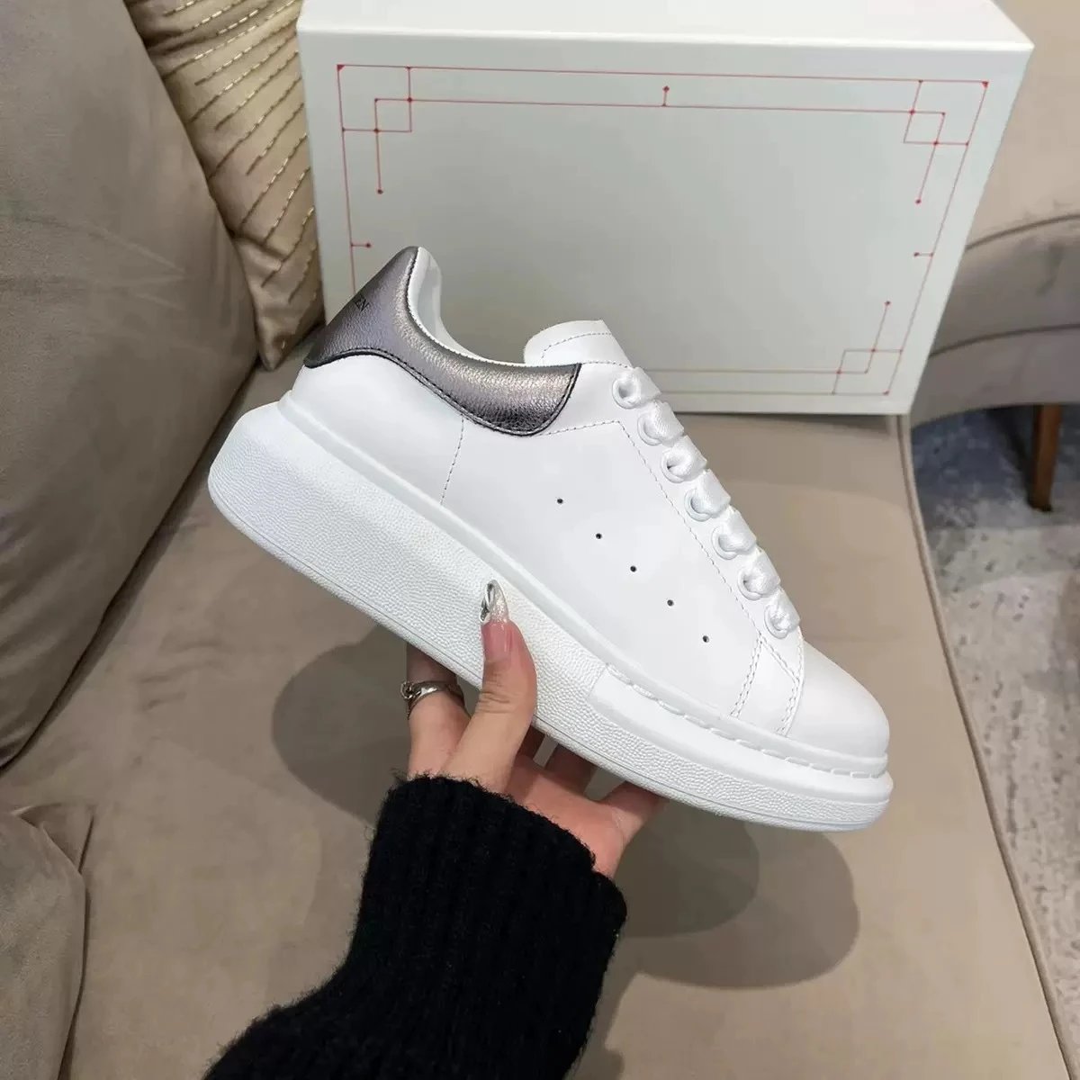 枪色尾