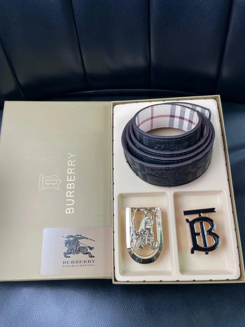 BURBERRY 37