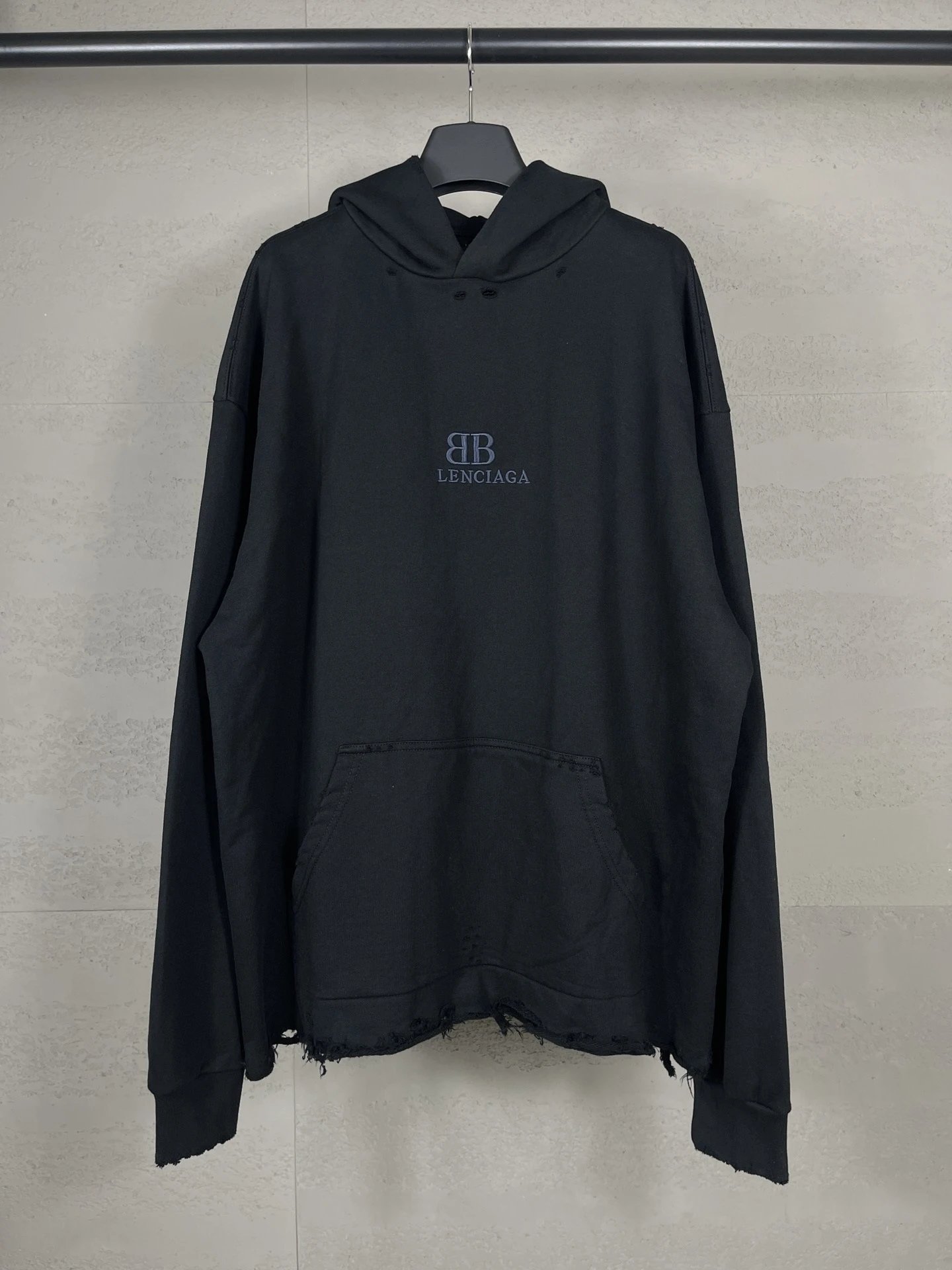 黑色
