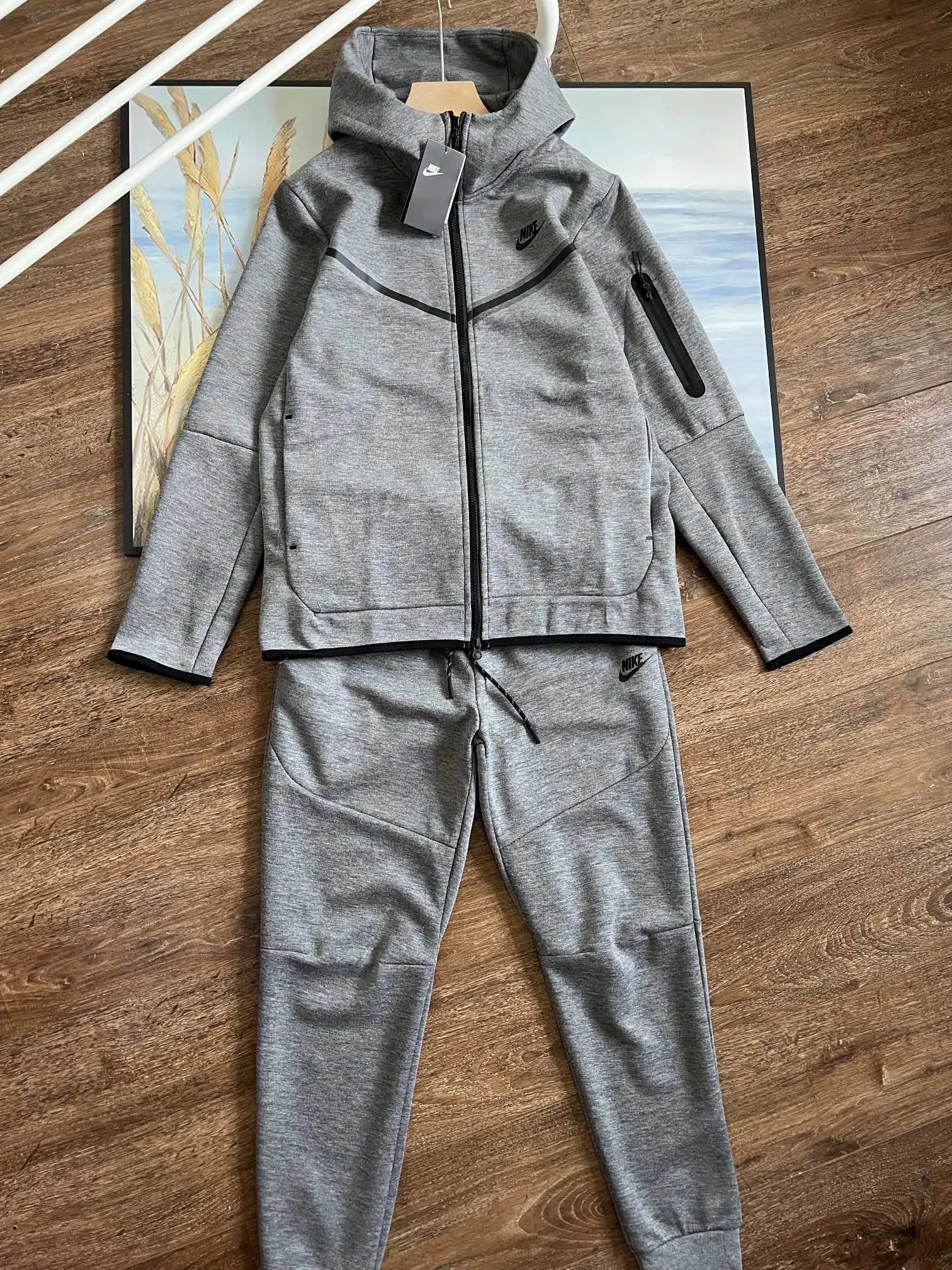 32 32