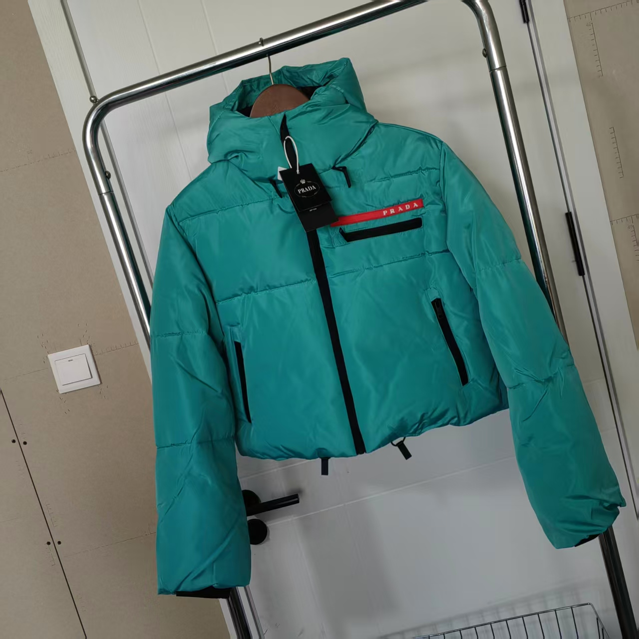 短款羽绒服字母小标粉 蓝绿色 短款羽绒服字母小标粉 蓝绿色
