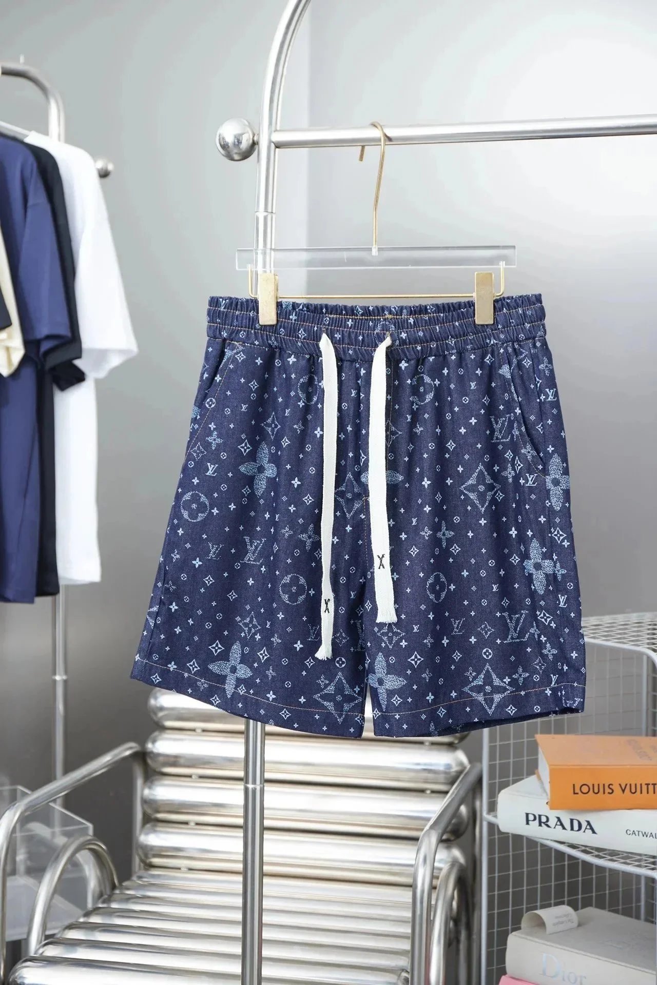 32 32