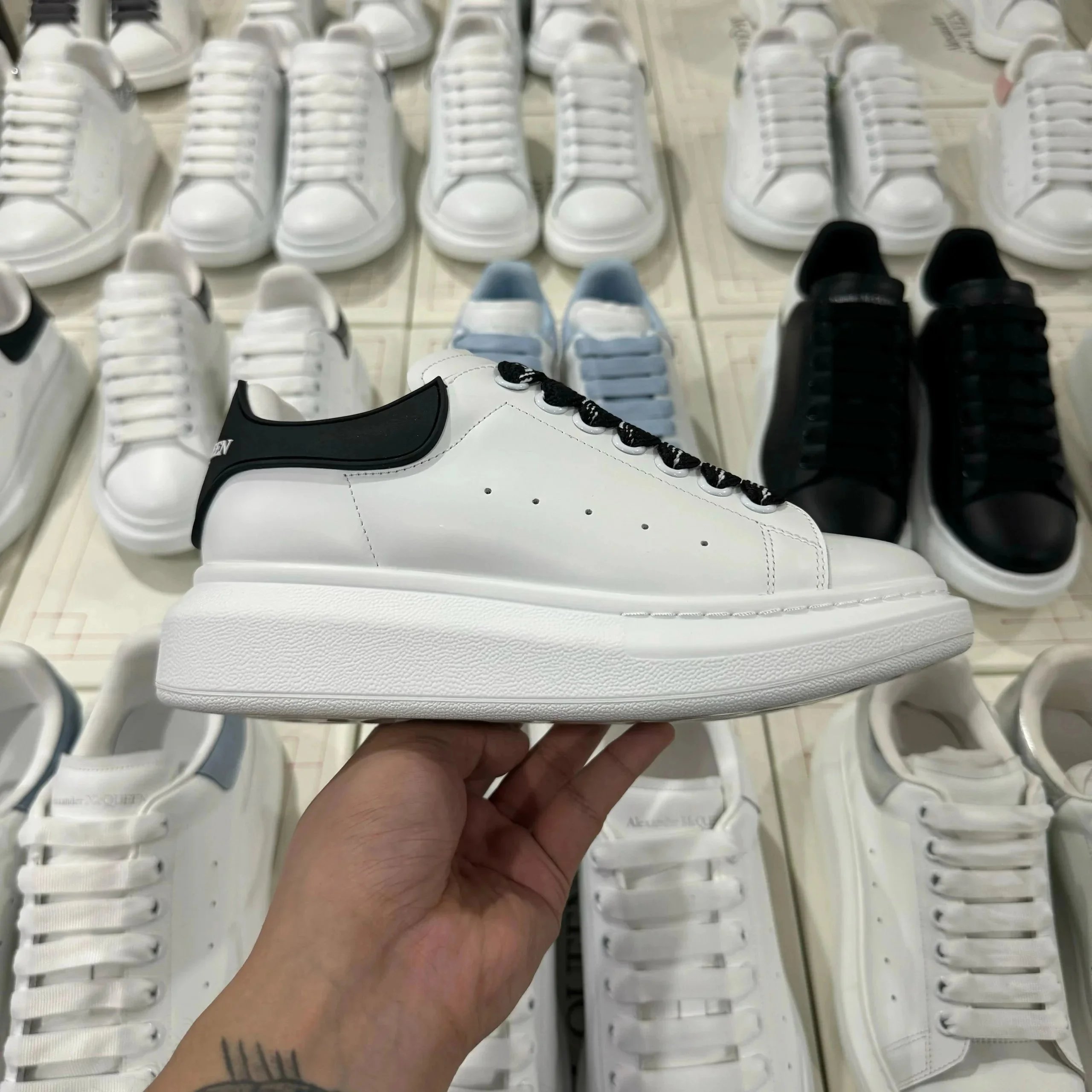 黑字白皮尾 黑字白皮尾
