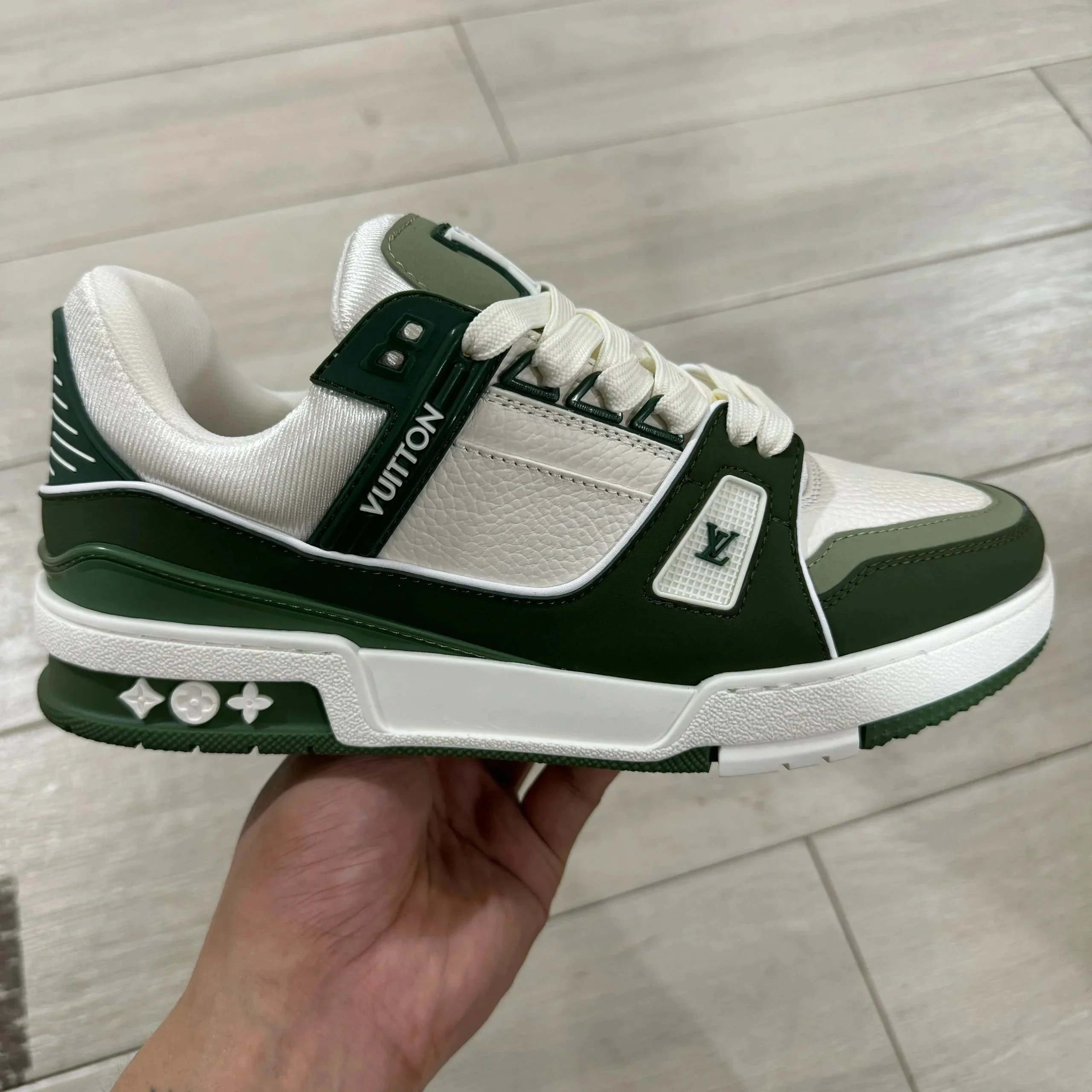 深绿白 深绿白