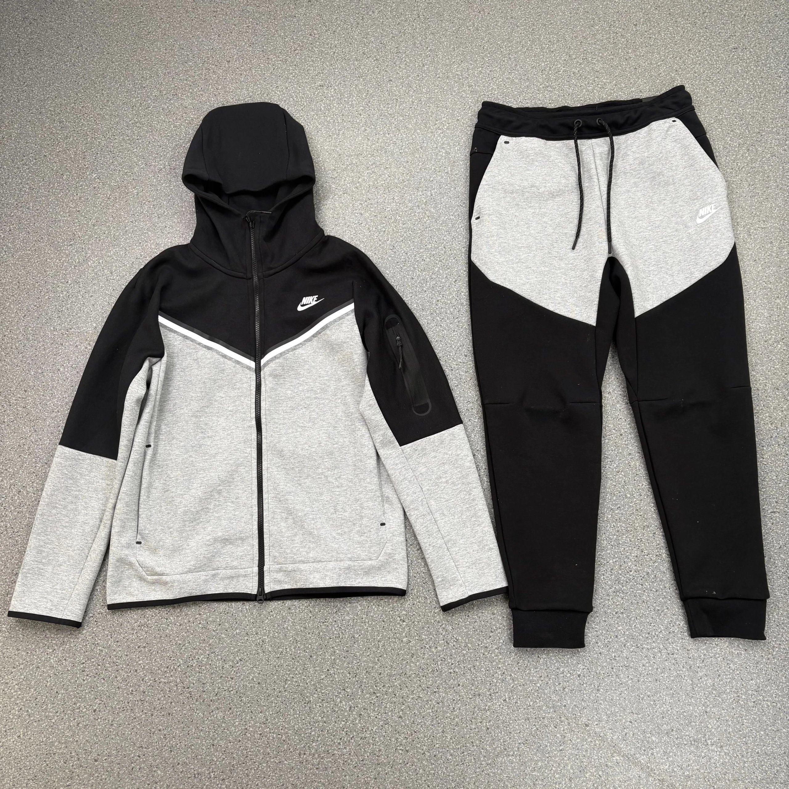黑拼浅灰(半袖)套装 黑拼浅灰(半袖)套装