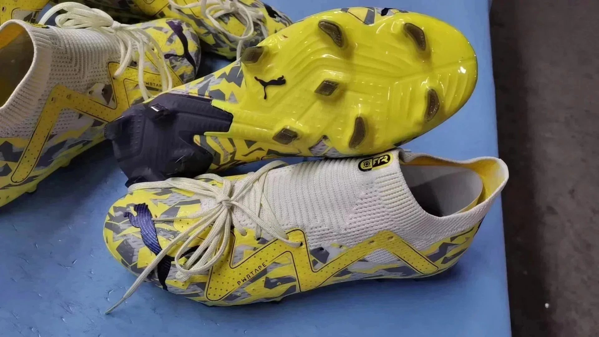 25 25