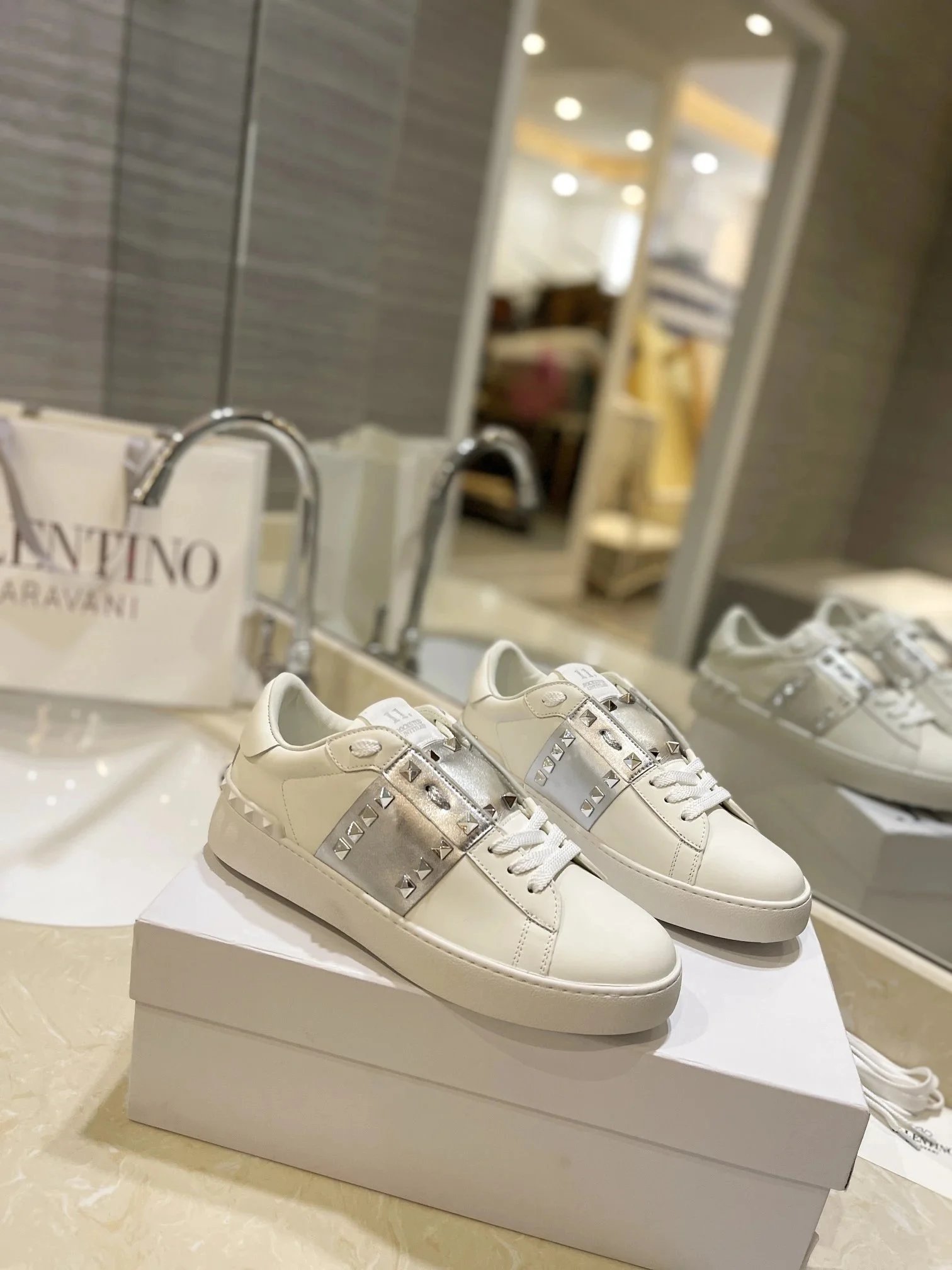 18 18