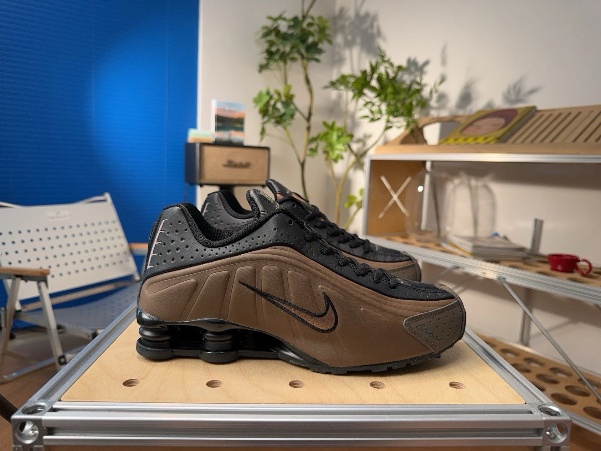 18 18