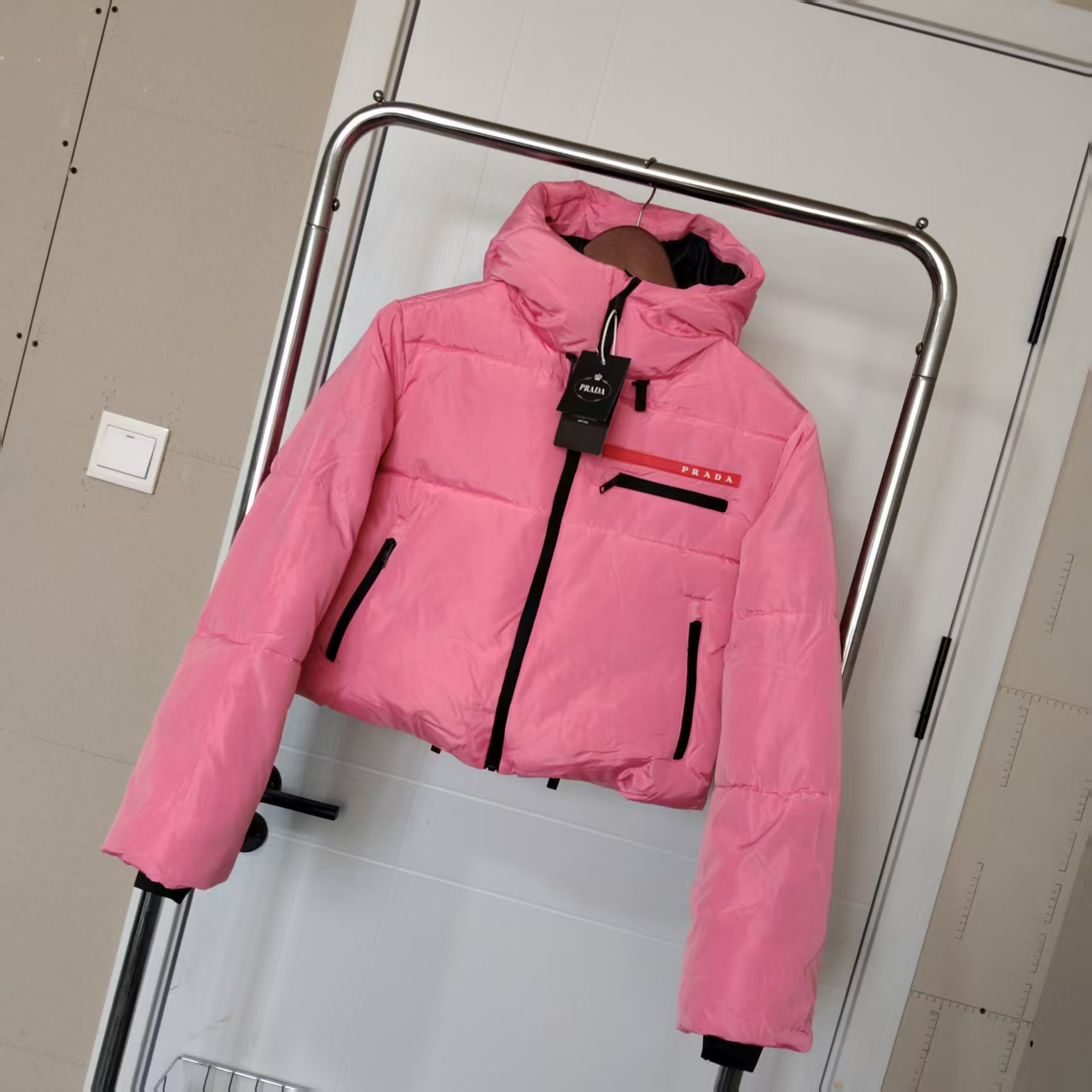 短款羽绒服字母小标粉 短款羽绒服字母小标粉