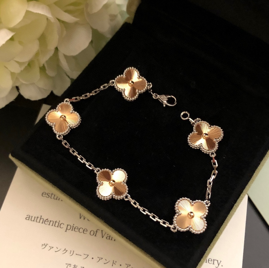 32 32