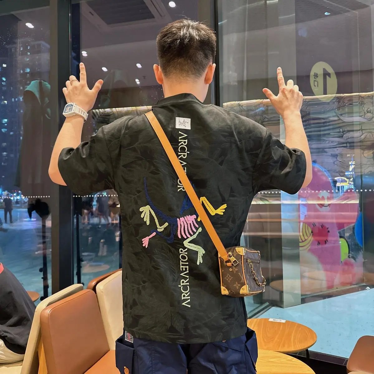 黑色 黑色