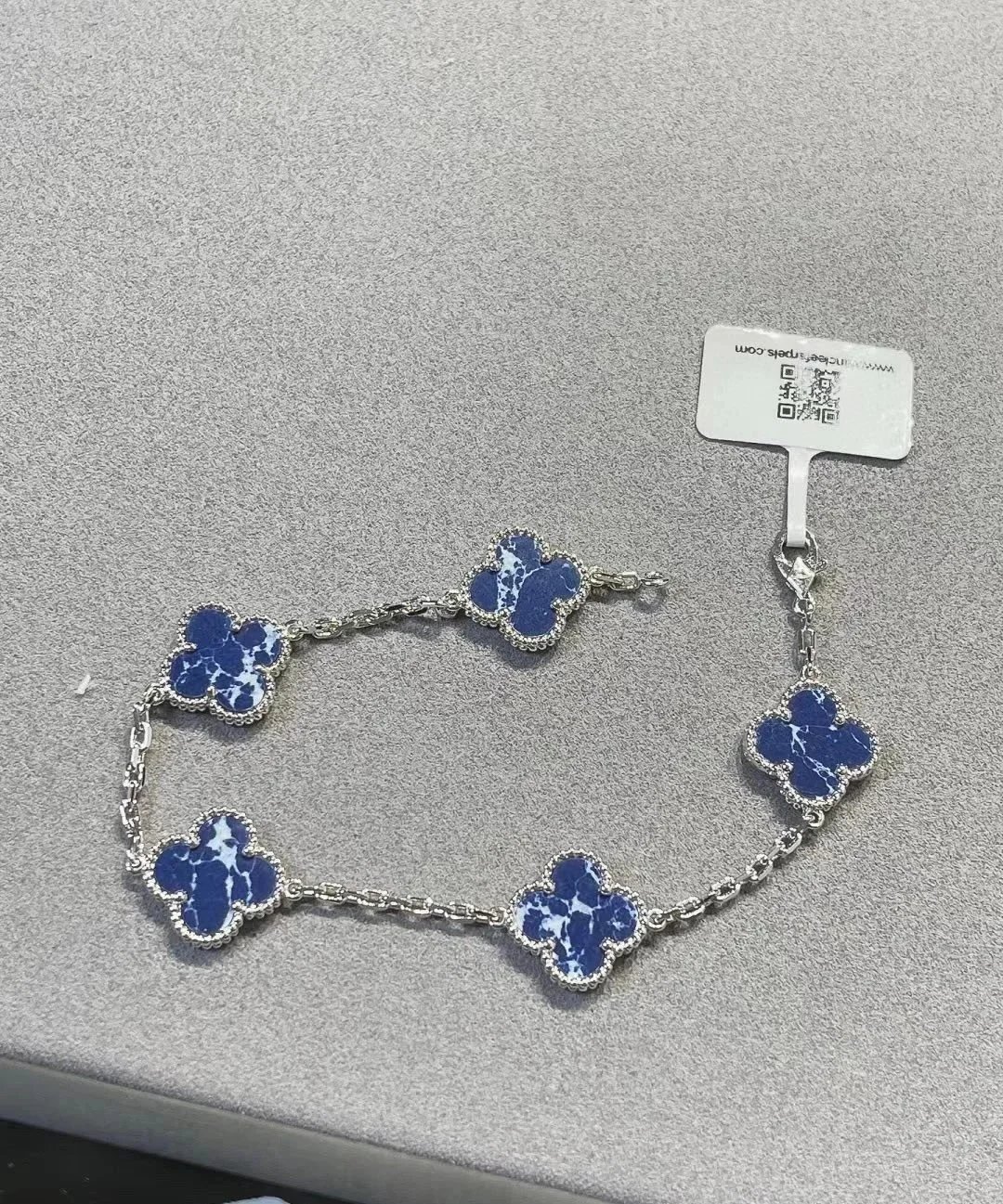 32 32