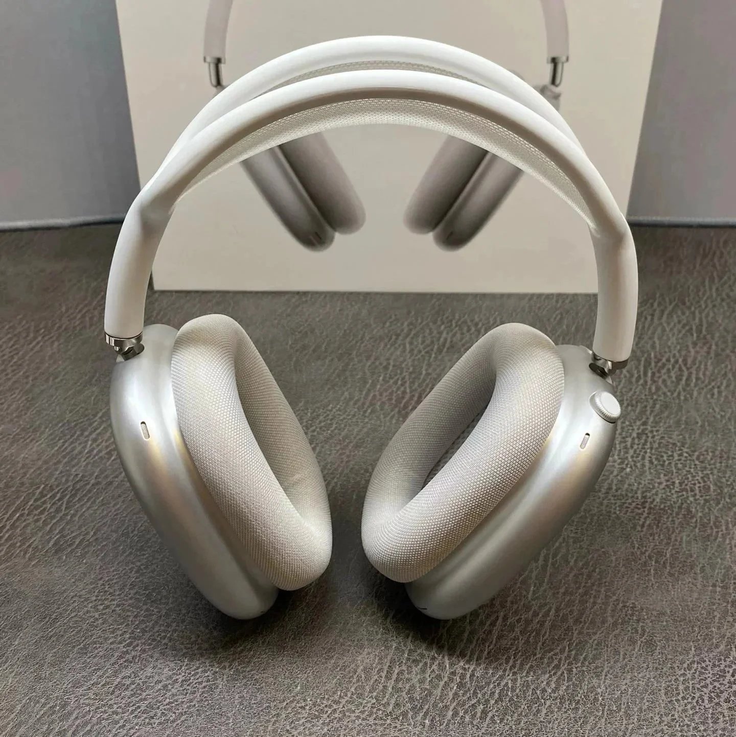 metal white metal white