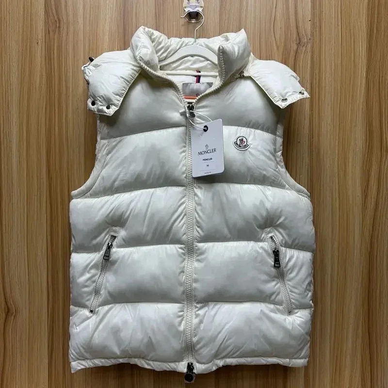 Moncler 款式1-白色 Moncler 款式1-白色