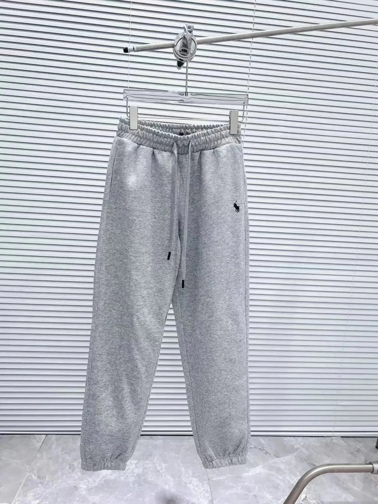 32 32
