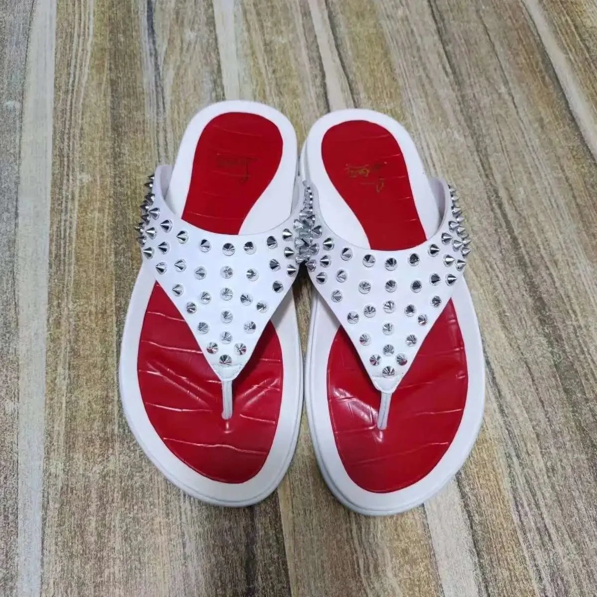 32 32