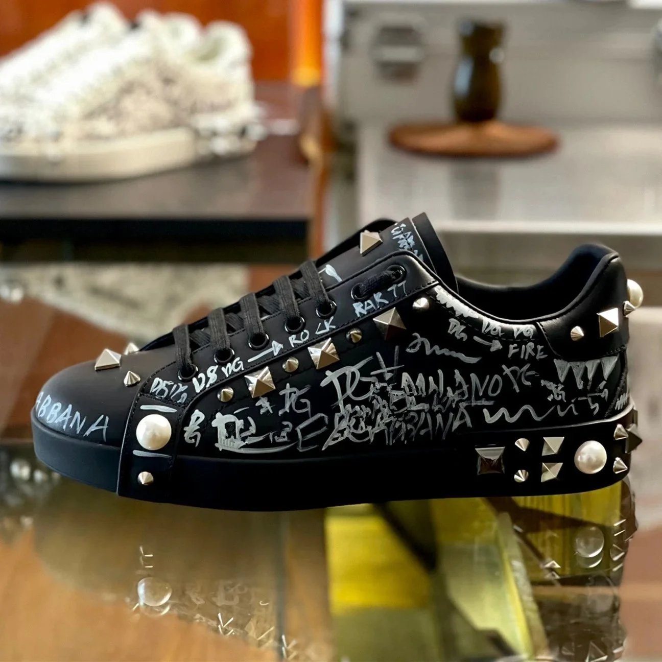 酒红色 酒红色