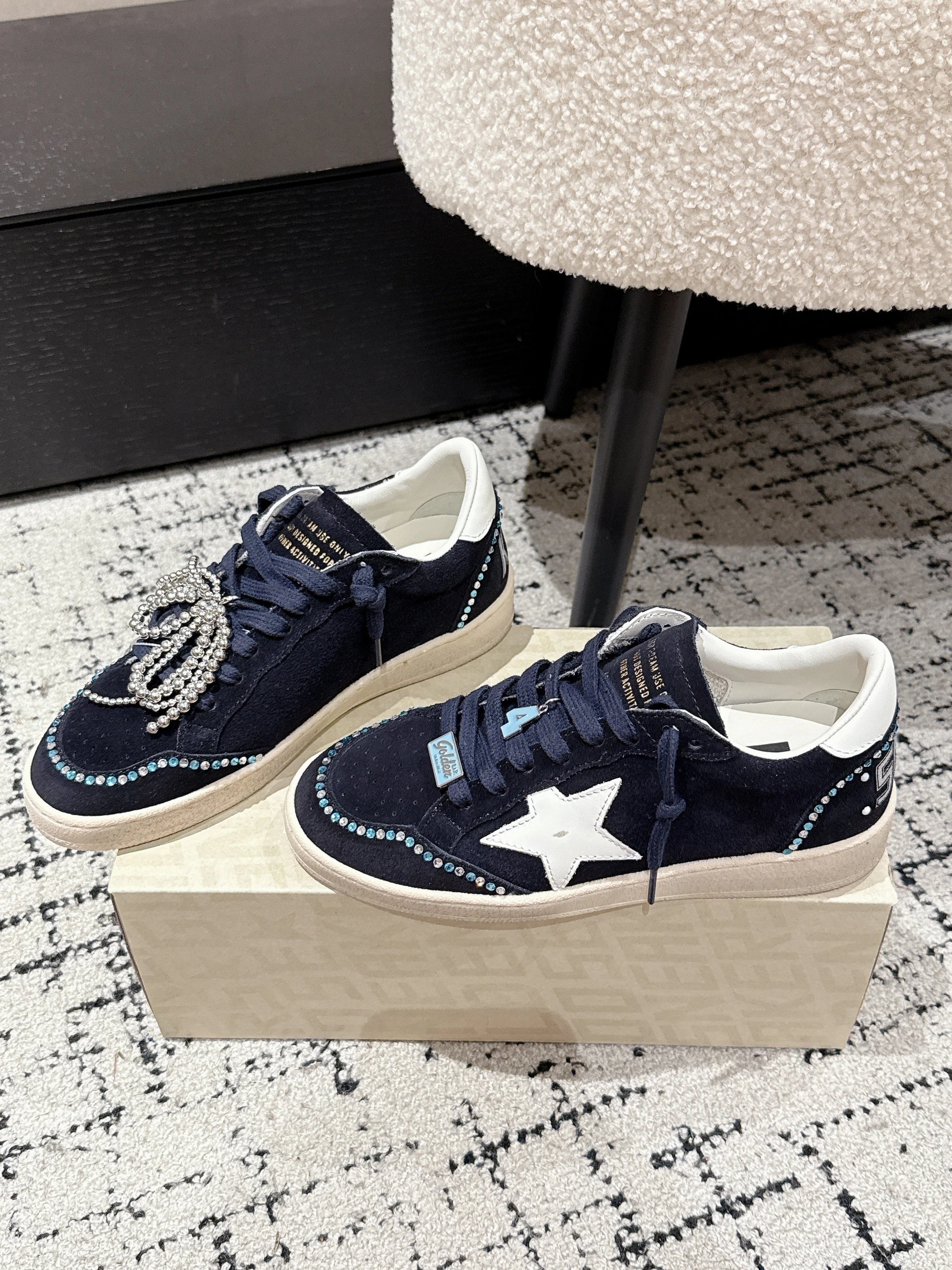 3 3
